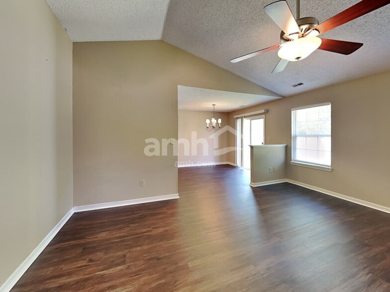 Building Photo - 412 E Pine Ridge Dr