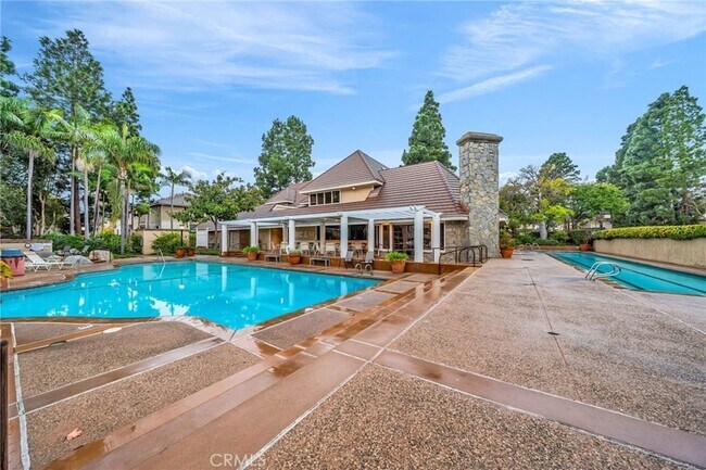 Building Photo - 2559 Plaza del Amo
