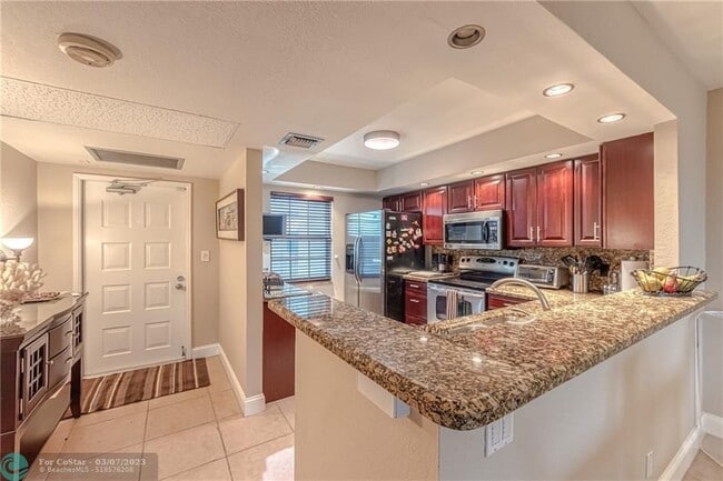 Building Photo - 3850 Oaks Clubhouse Dr