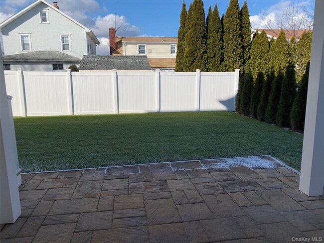 Building Photo - 97 Gainsborg Ave E