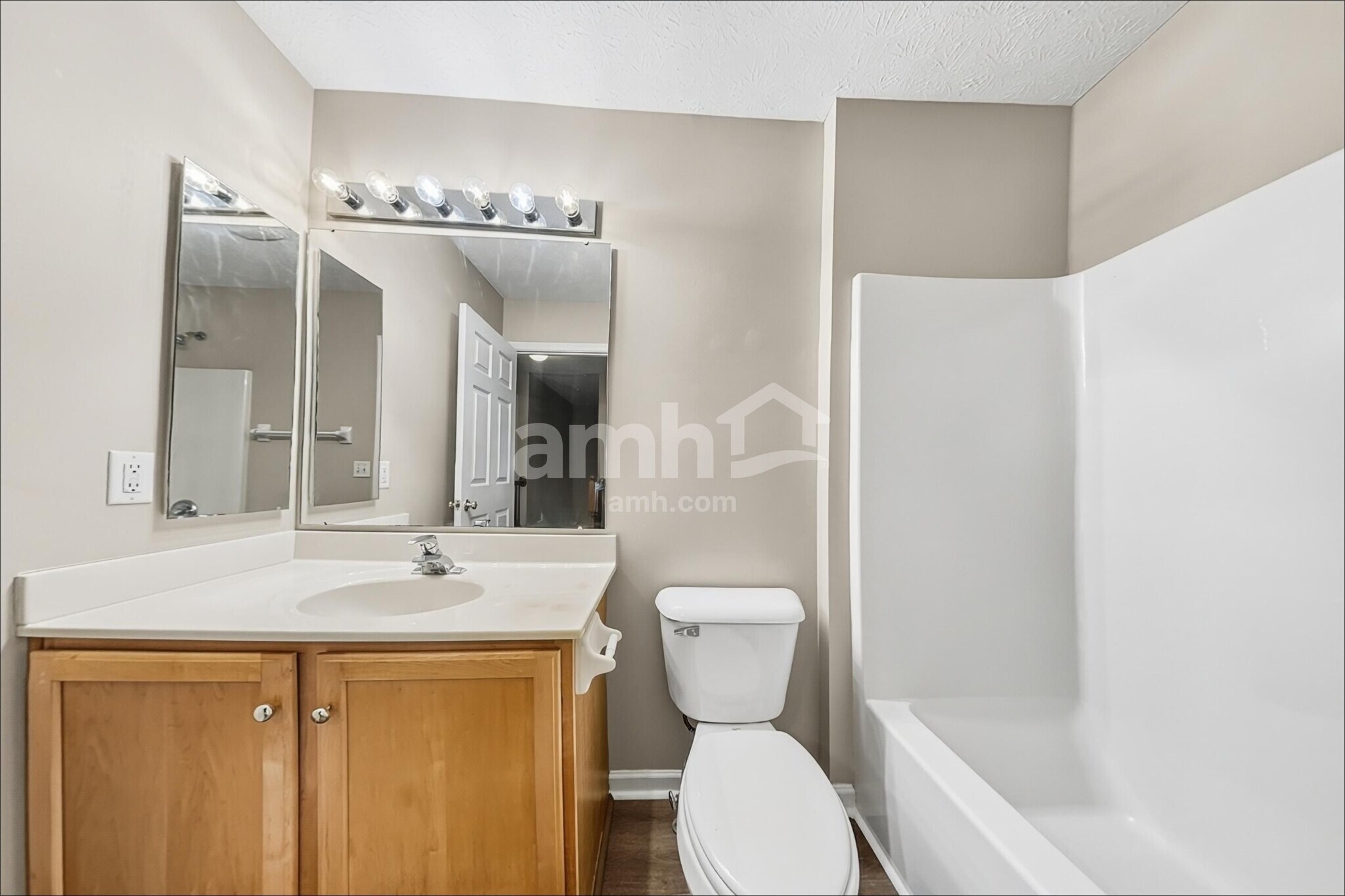 Building Photo - 111 Leather Leaf Ln