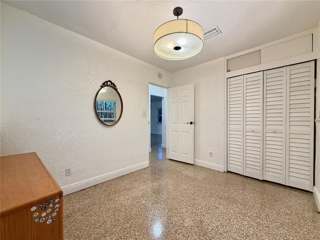 Building Photo - 844 35th Ave S