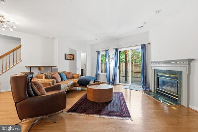 Building Photo - 6320 Dunman Way