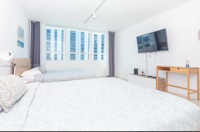 Building Photo - 5445 Collins Ave