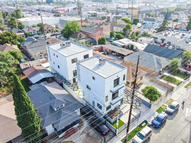 Building Photo - 426 E 30th St