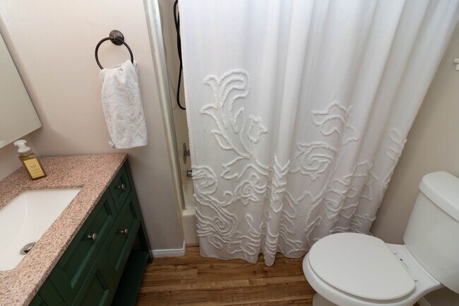 Building Photo - 3 Bedroom 2 Bath Gambrel Nestled in Big Bear City