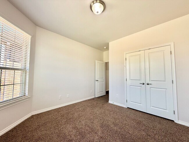 Building Photo - Beautiful 4 Bed 2 Bath in Mustang Schools