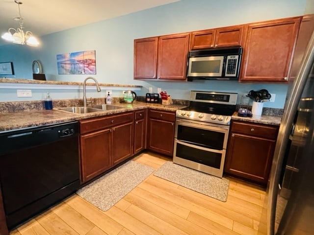 Kitchen - 709 Elton Ave