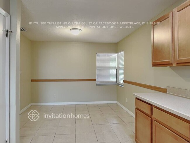 Building Photo - 384 St Dunstan Way