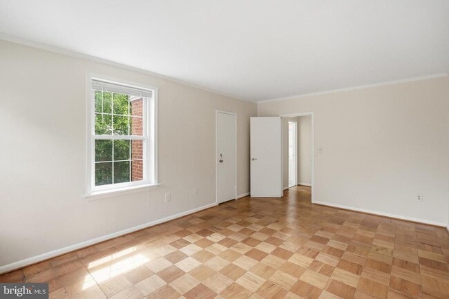 Building Photo - 3535 Chevy Chase Lake Dr