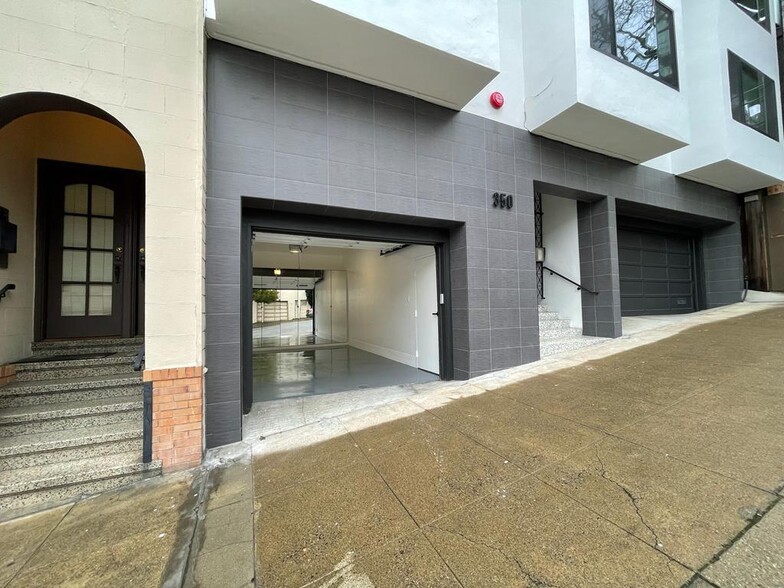 1 car garage (+ 1 bonus street parking in front of the driveway) - 352 Chestnut St