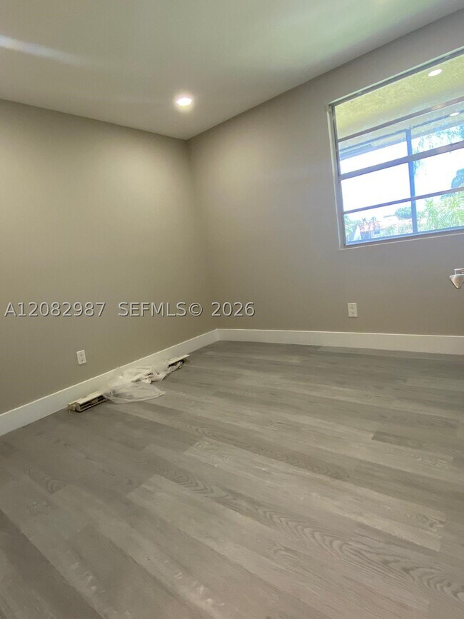 Building Photo - 1257 SW 46th Ave