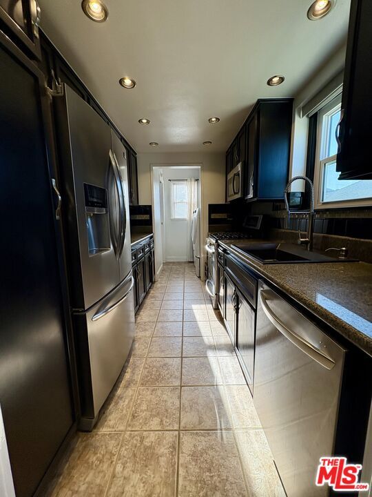 Building Photo - 2417 Andreo Ave