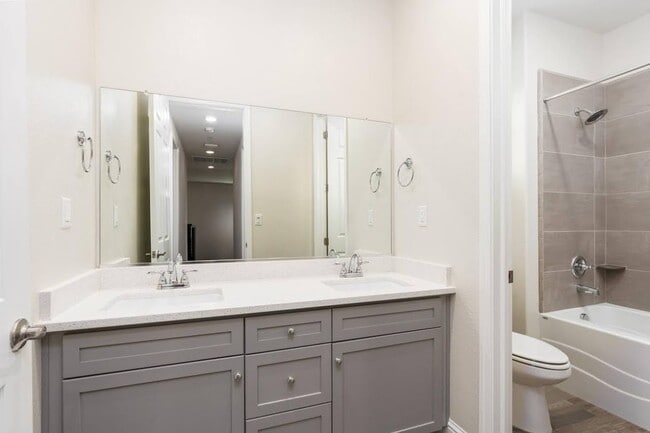 Building Photo - 1383 E Via Azzurra Way