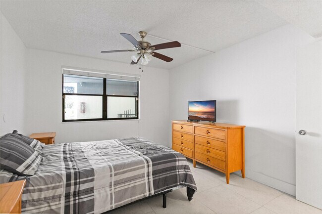 Building Photo - 16051 Blatt Blvd