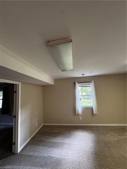 Building Photo - 505 Willow Dr