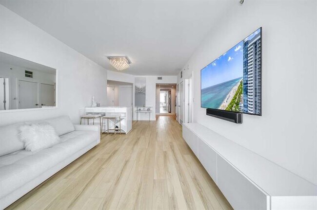 Building Photo - 6365 Collins Ave
