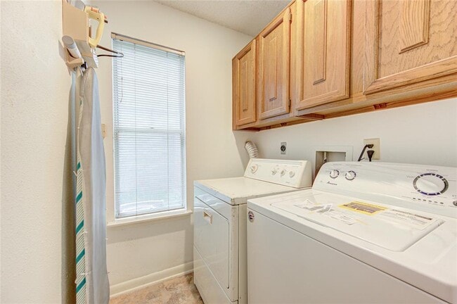 Building Photo - 2818 Crest Park Dr