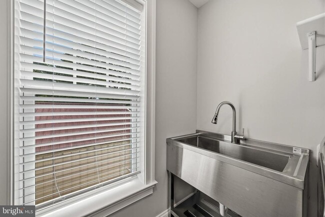 Building Photo - 474 Brightwood Rd