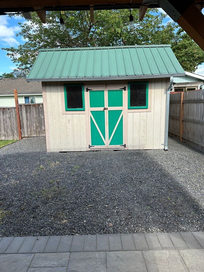 Building Photo - 3-bedroom 2 bath House