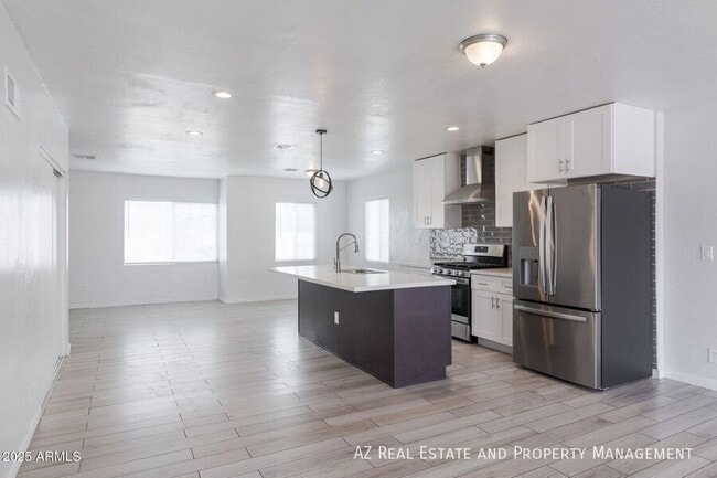 Building Photo - 1628 E Granada Rd