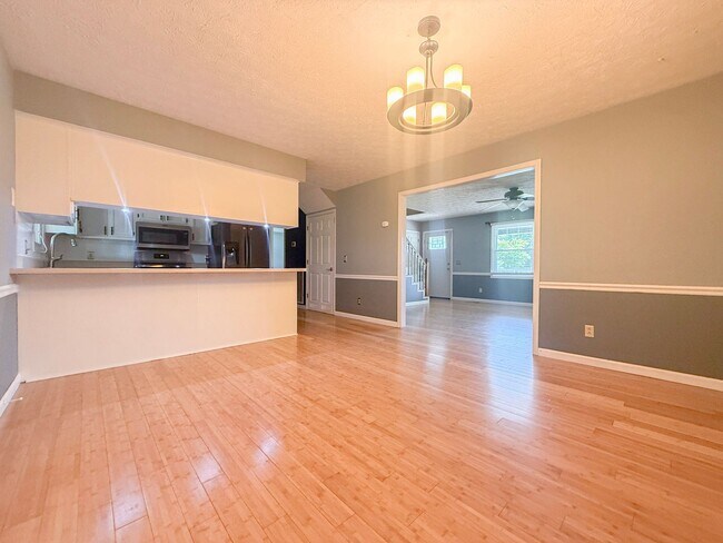 Building Photo - Sunroom, 2-Car Garage & Lawn Care Included | Pet-Friendly Cookeville Home
