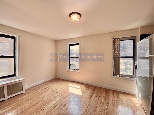 Building Photo - 686 W 204th St