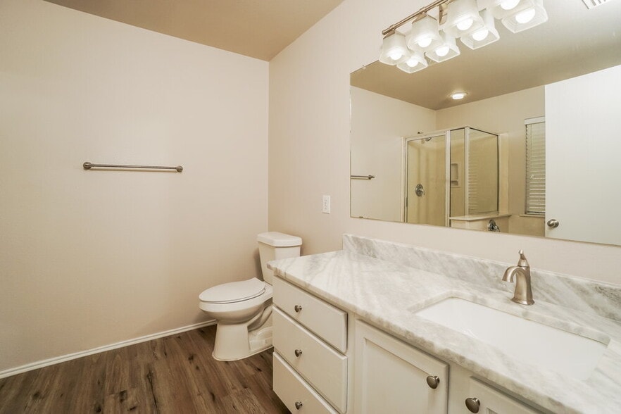Building Photo - 120 Bay Willow