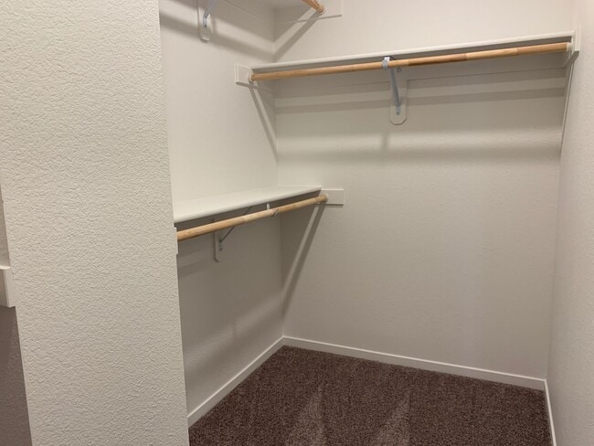 Building Photo - 4 bedroom Townhome