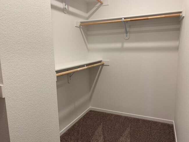 Building Photo - 4 bedroom Townhome with $1000 Rent Credit