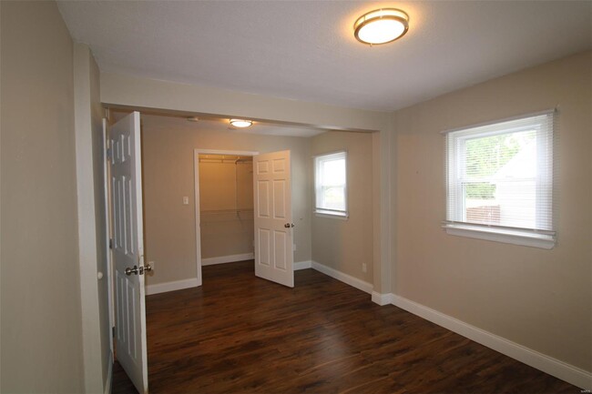 Building Photo - 428 Chamberlin Dr
