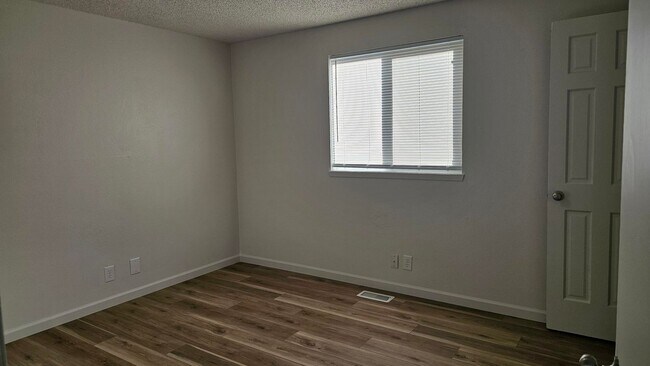 Building Photo - Roxbury Duplex