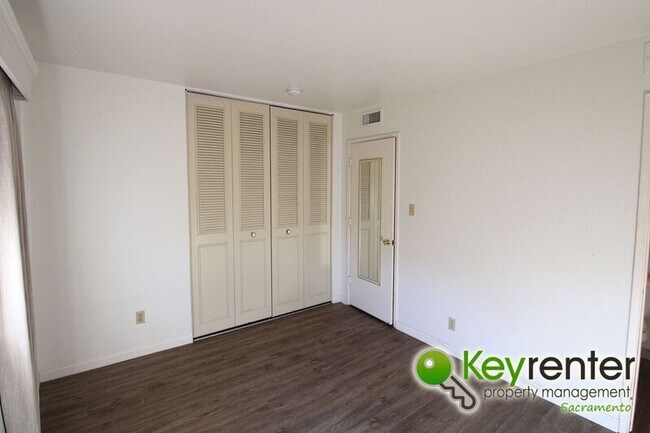 Building Photo - 2308 Rogue River Dr