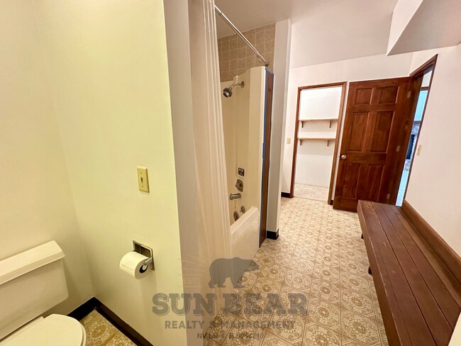 Building Photo - Cozy 2 bedroom on the creek w 1 Car Garage!