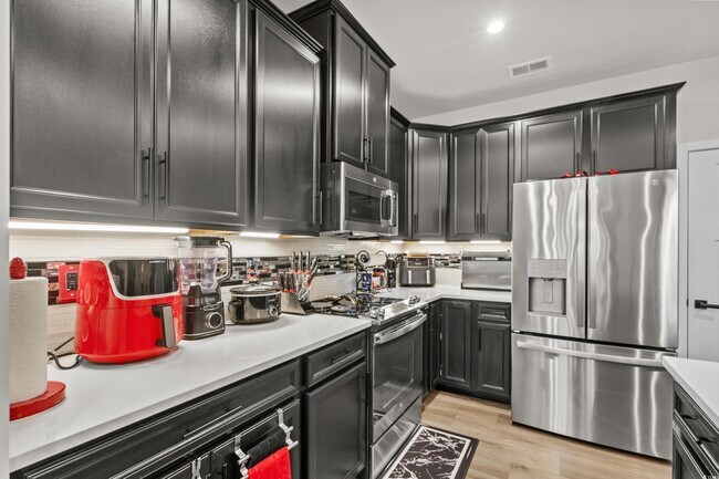 Building Photo - 324 Golan Cir
