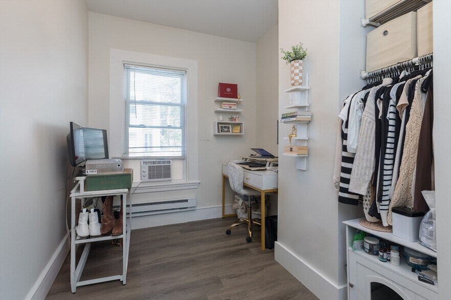 Building Photo - 100 H St