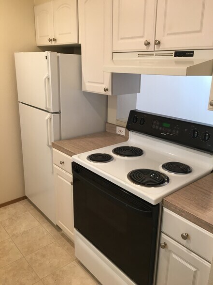 kitchen 2 - 9910 Trident Ln NW
