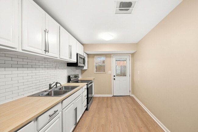 Building Photo - 163 Spruance Rd