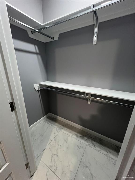 Building Photo - 19 E Iris Ave