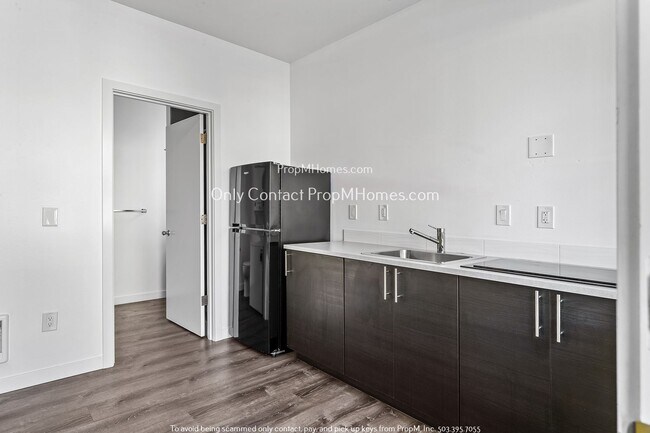 Building Photo - Charming 1BR Condo with Modern Amenities i...