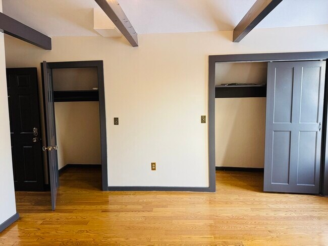 Building Photo - 125 Essex St