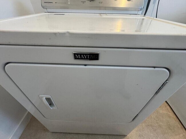 Building Photo - 413 Sandlewood Rd