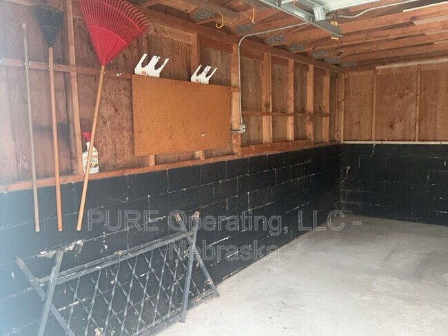 Building Photo - 5012 Burt St