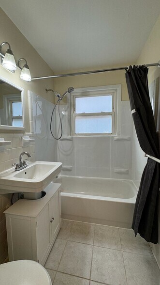 Building Photo - 160 S Lake Dr