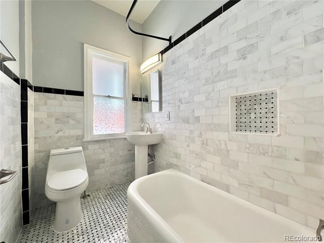 Building Photo - 968 Corona St