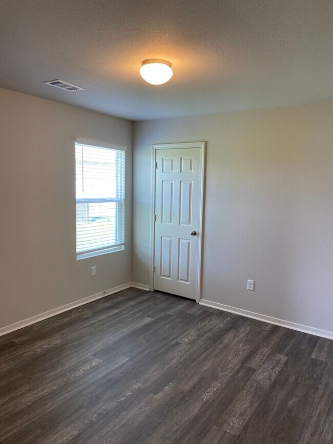 Building Photo - *Pre-leasing* Four Bedroom | Two Bath Home...