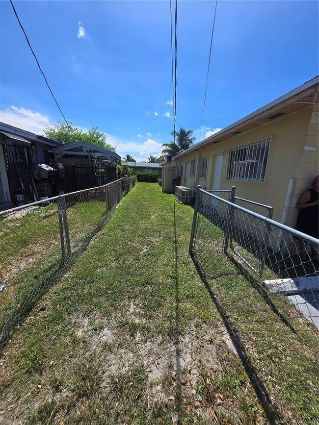 Primary Photo - 3110 NW 19th Ave