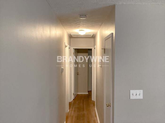 Building Photo - 1357 Heather Cir