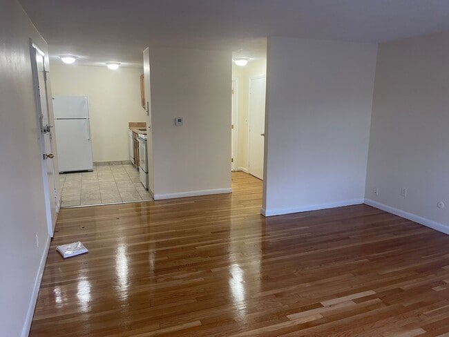 Building Photo - 9/1 Packards Corner near BU  Modern 2 bed Heat hw Included Garage Available