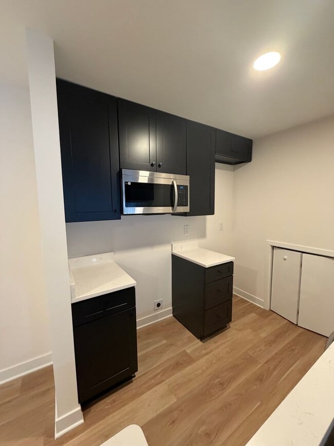 Building Photo - Spacious 2 bedroom Condo Uptown Charlotte  .( 500.00 off if you Move in by April 1, 2026)